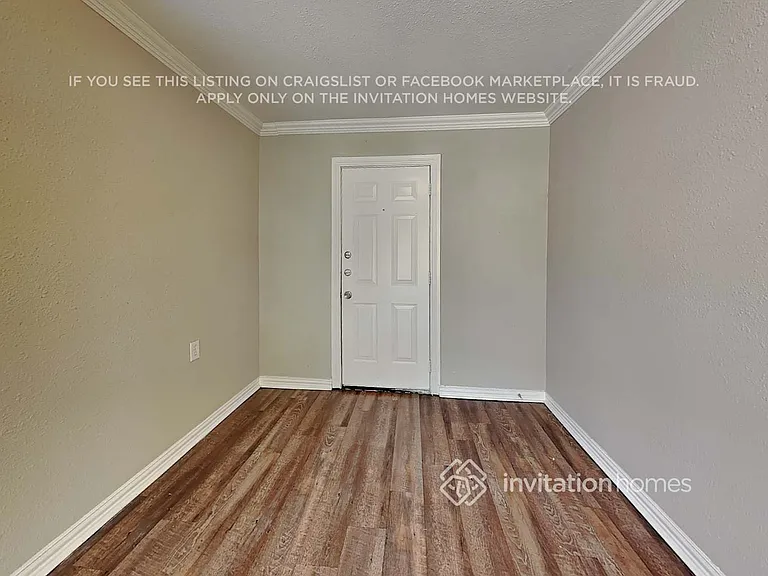 208 Ennis St — Photo 6