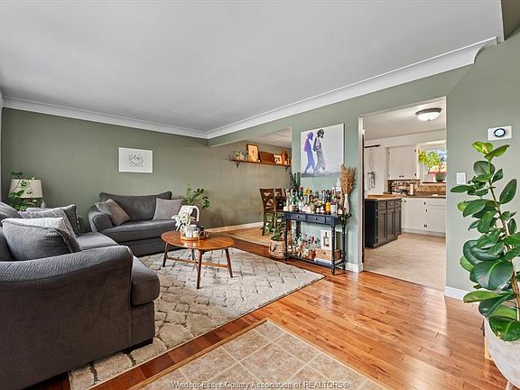 5th image of 11 Riviera Dr