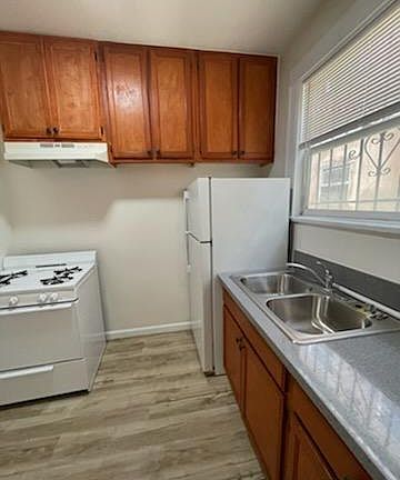 5th image of 3065 Leeward Ave #6