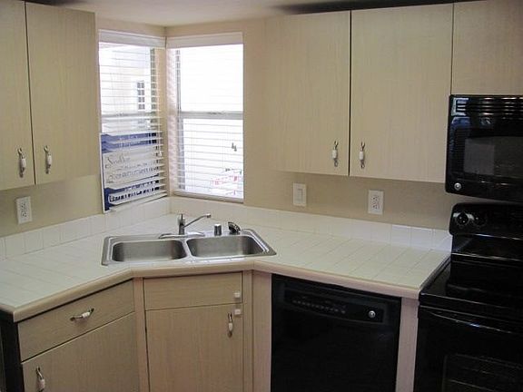 5th image of 1270 Cleveland Ave #137