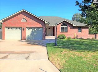 800 Virginia Ct, Hutchinson, KS 67502