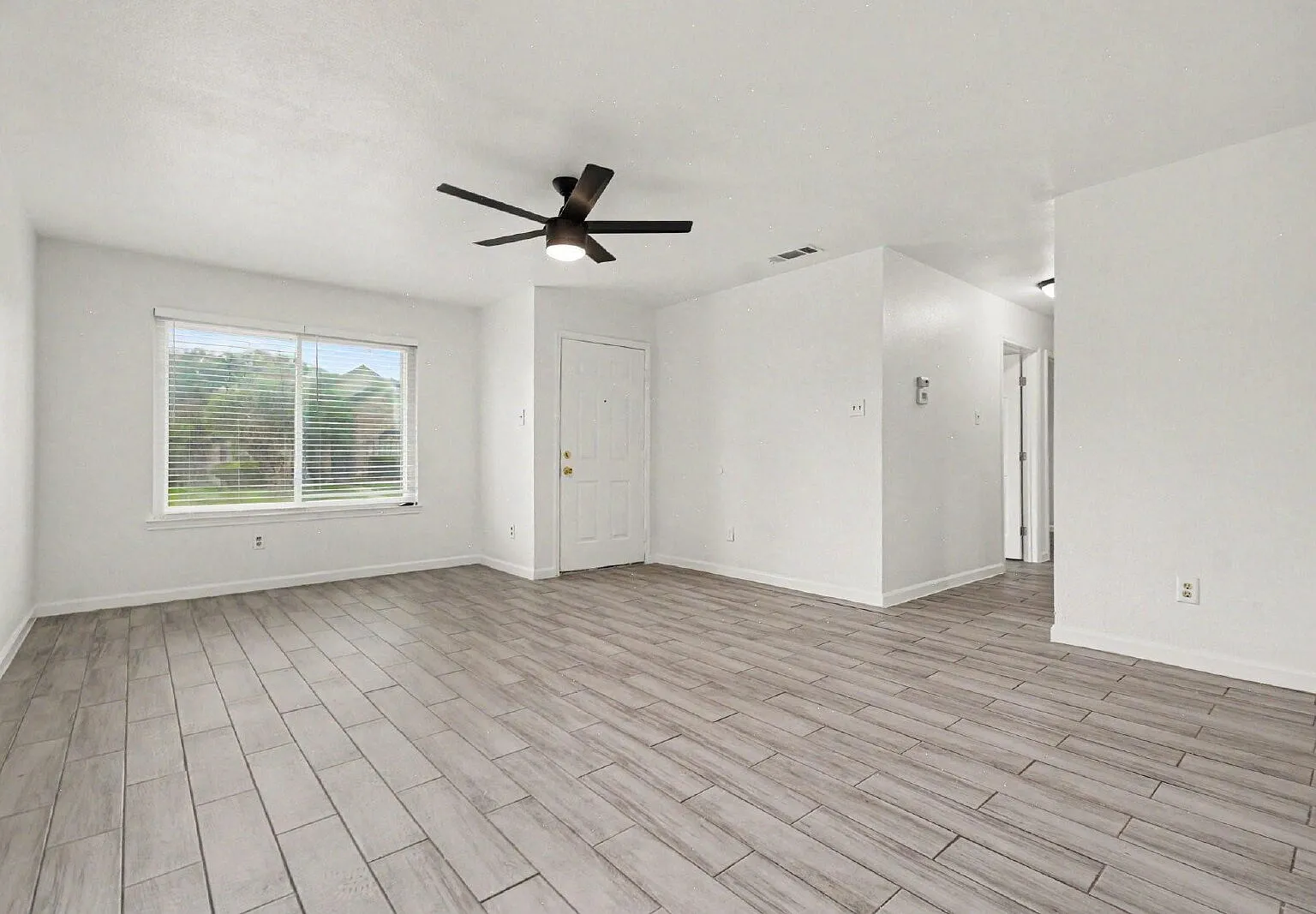 3 bed, 1.5 bath, 1251 sqft, $2,800 — Photo 4