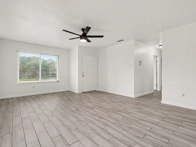 1417 Stillmeadow Dr — Photo 4