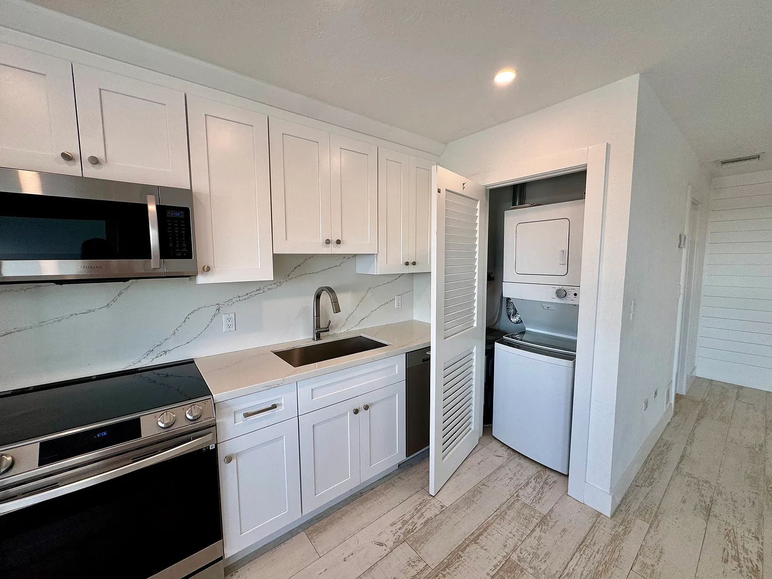 1 bed, 760 sqft, $2,300 — Photo 3