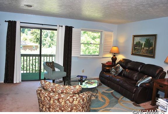 3rd image of 101 Oakwood Pl