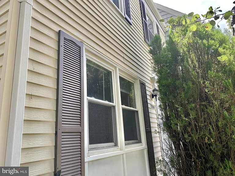 7351 Crestleigh Cir — Photo 21