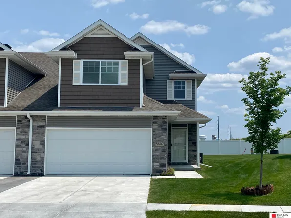 8807 Ridge Hollow Dr, Lincoln, NE 68526