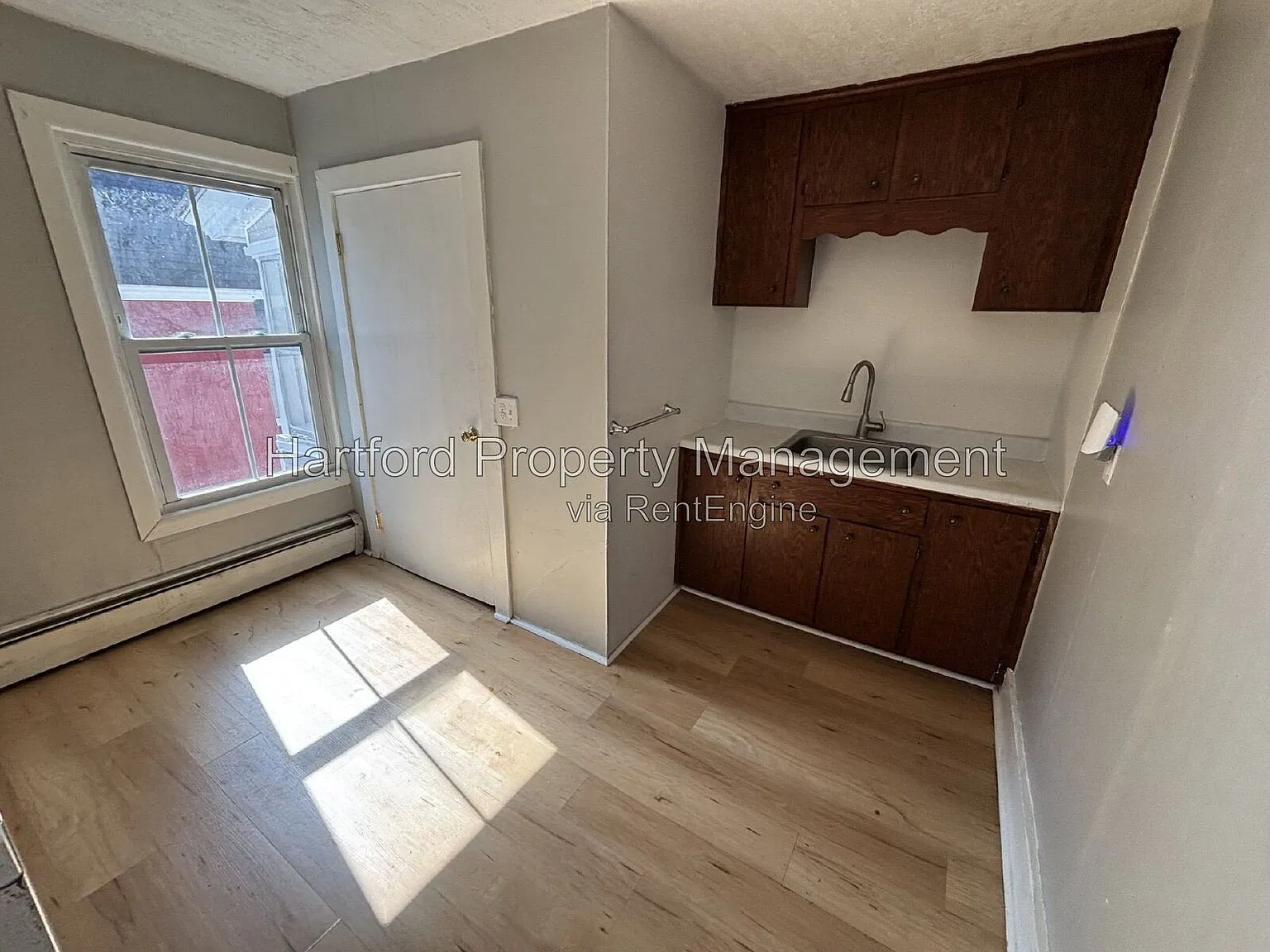 1 bed, 1.0 bath, $1,299 — Photo 2