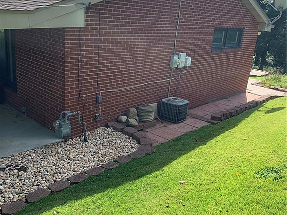 4th image of 16891 Harding Ave
