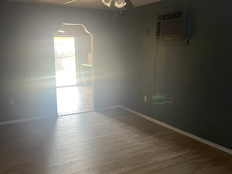 216 N Emerald Loop — Photo 8