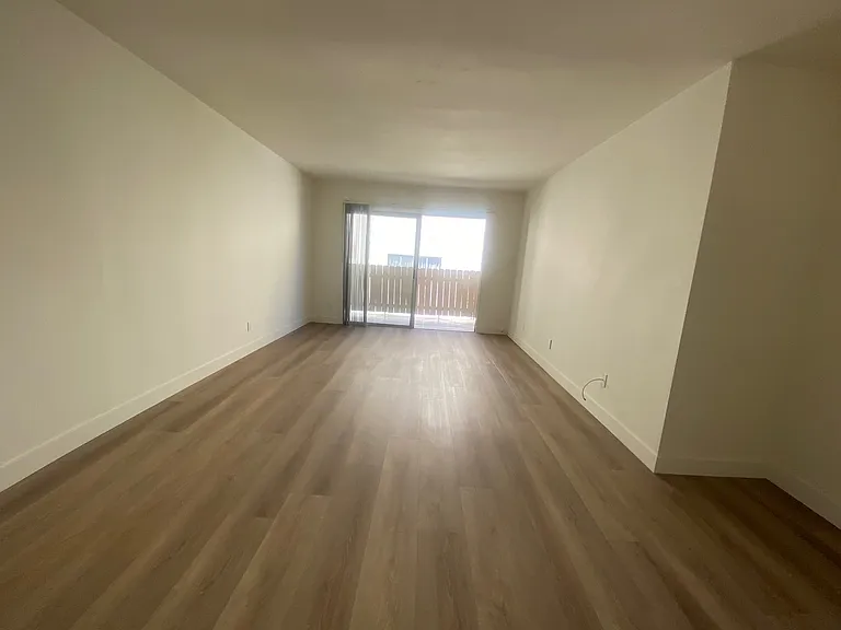 11920 Mayfield Ave #16 — Photo 3