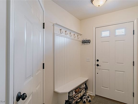 3rd image of 26 Grandview Dr
