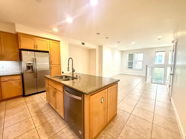 2044 Lee Way — Photo 2