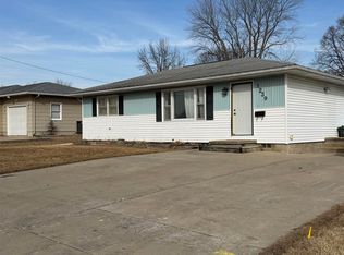 1239 S Hackett Rd, Waterloo, IA 50701