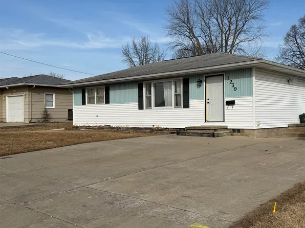 1239 S Hackett Rd, Waterloo, IA 50701