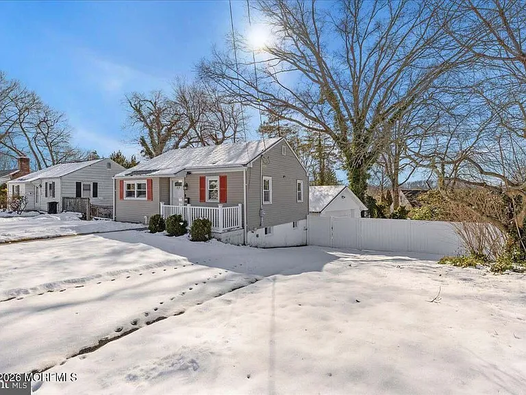 43 Iowana Ave — Photo 1