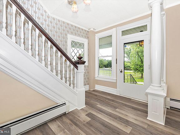 4th image of 2027 Lincoln Way E