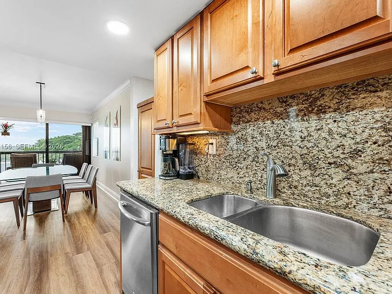 364 Golfview Rd #505 — Photo 7