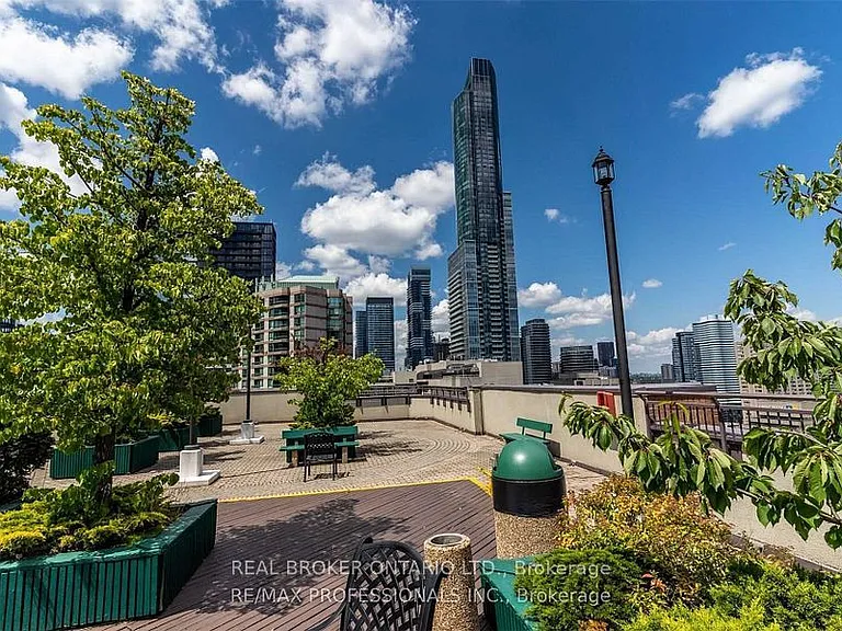 633 Bay St #2021 — Photo 15
