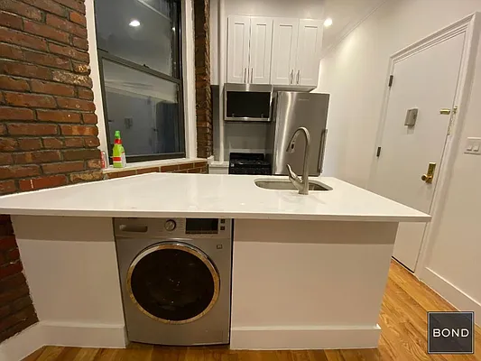 Rented by Bond New York | media 2