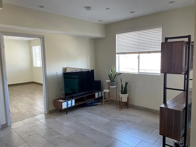1 bed, 710 sqft, $2,345 — Photo 3