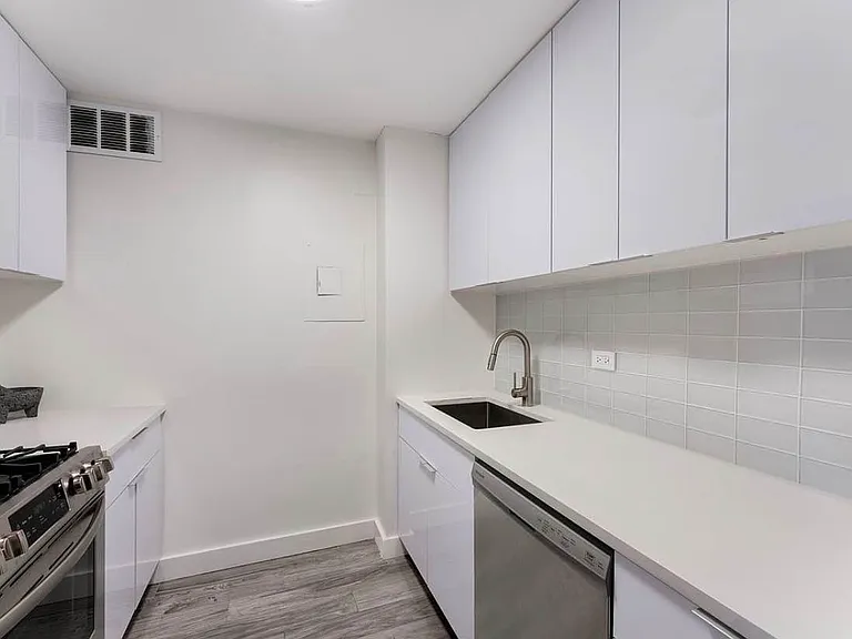 322 W 57th St #17K — Photo 6