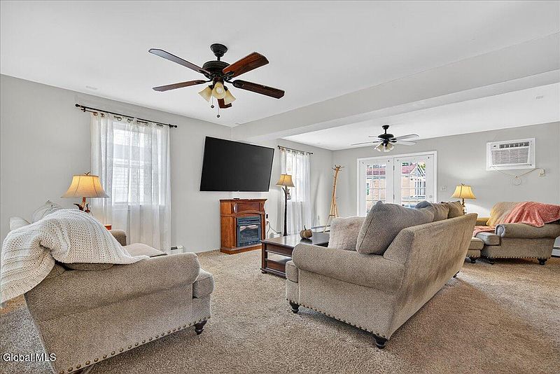 5th image of 1045 Horvath Street