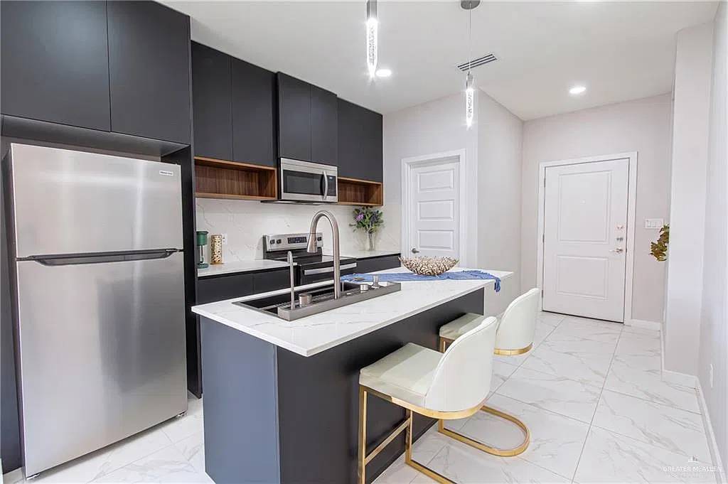 3 bed, 3.0 bath, 1376 sqft, $1,950 — Photo 4