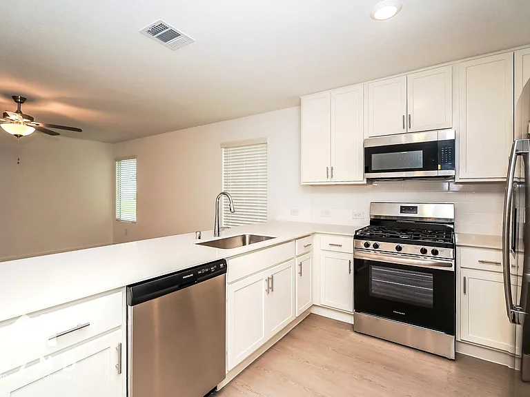 2640 Mistwood Dr — Photo 8