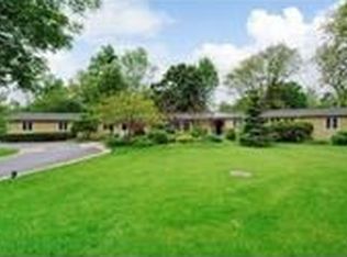 138 Coach Rd, Northfield, IL 60093