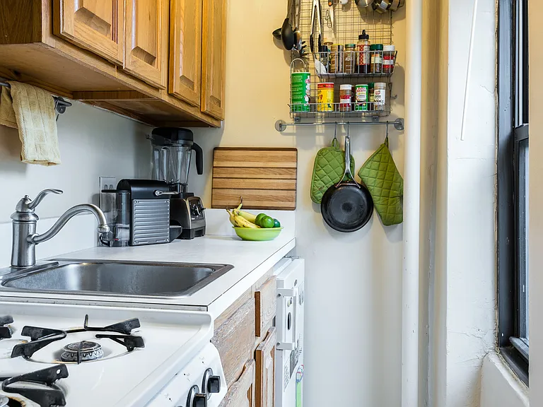 127 E 31st St #3D — Photo 2