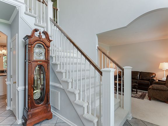 2nd image of 724 Edenbridge Dr