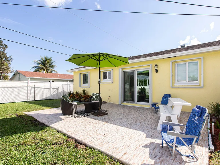 343 Balsam St — Photo 34