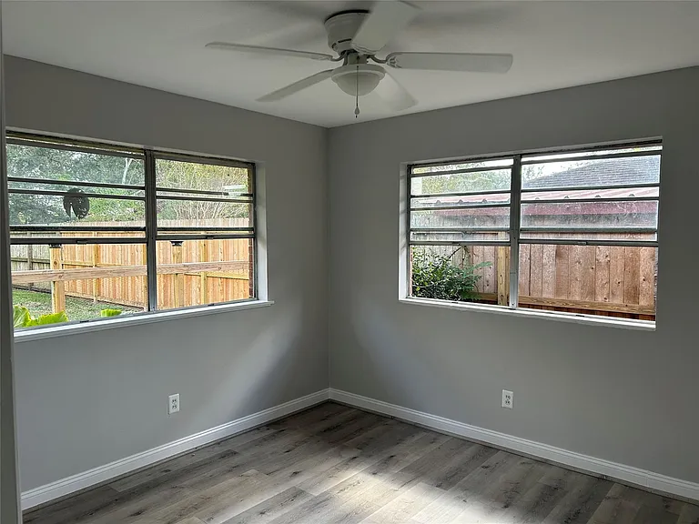 708 Western Ave — Photo 8