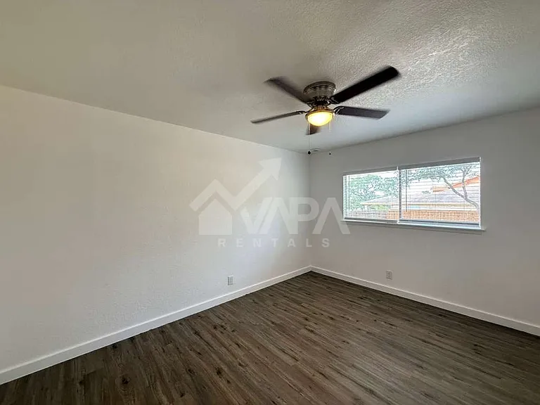 8818 Bridington — Photo 10