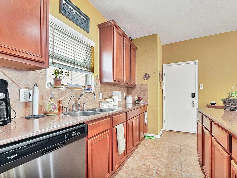 692 Casual Ln — Photo 9
