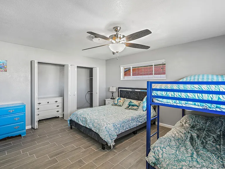 1642 W Manor Dr — Photo 8