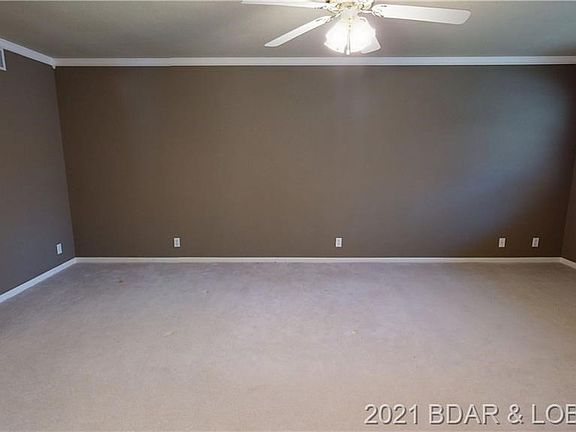 4th image of 903 Hyde Park Dr