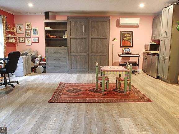 4th image of 135 Brookstone Pl