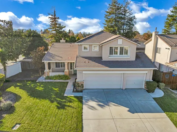 1490 Black Forest Dr, Hollister, CA 95023