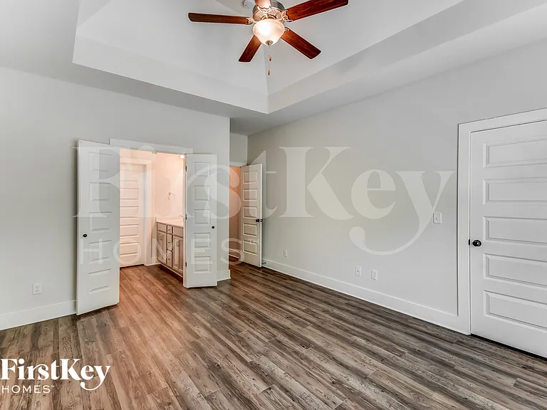 1410 Woodridge Pl — Photo 9