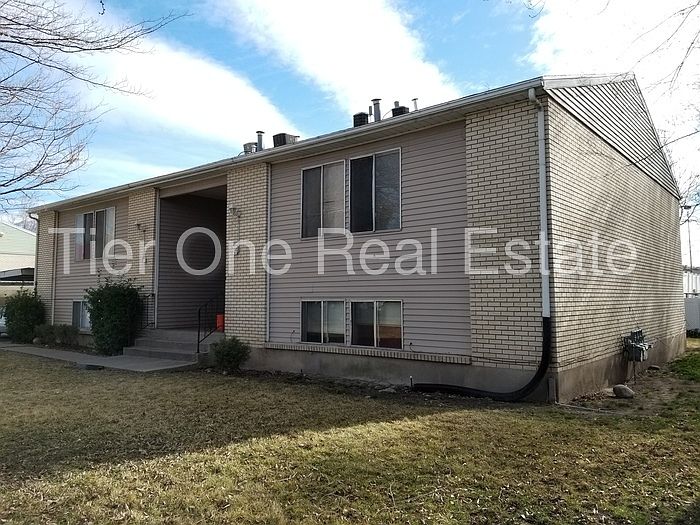 2nd image of 226 E Crestone Ave