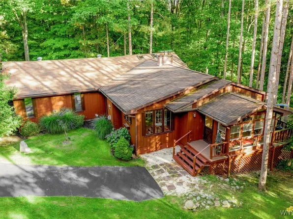 6069 Bunting Rd, Orchard Park, NY 14127
