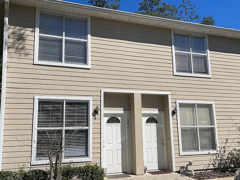 3901 SW 20th Ave #301 — Photo 3