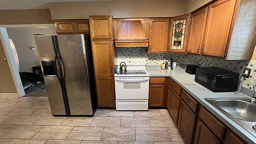 1090 Margaret Dr Photo 1