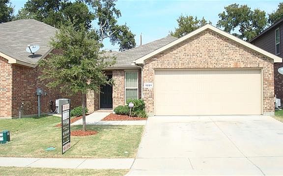 2nd image of 1221 Briarwood Dr