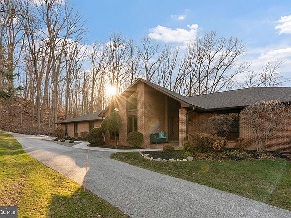 3rd image of 2104 Highland Ridge Dr