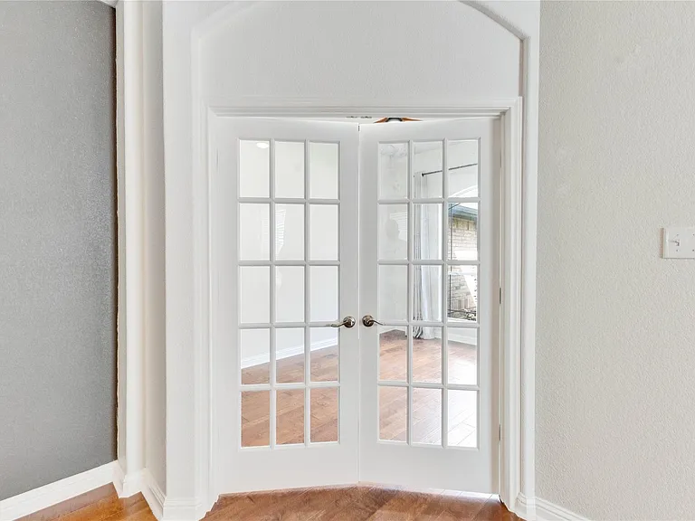 1019 Horne Dr — Photo 4