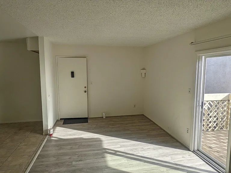 16961 Green Ln #5 — Photo 8