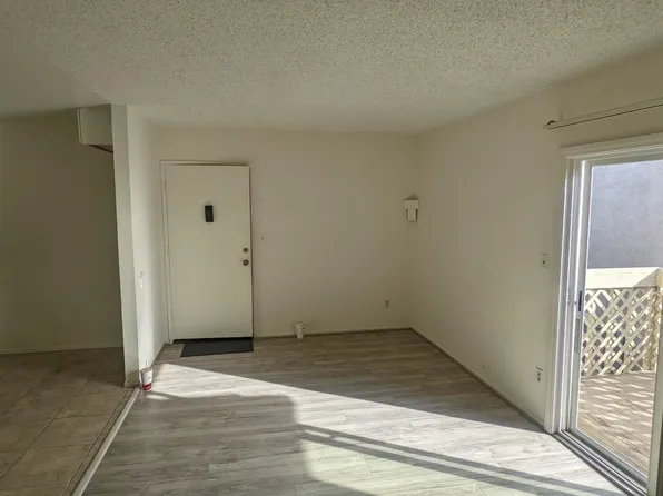16961 Green Ln APT 5, Huntington Beach, CA 92649